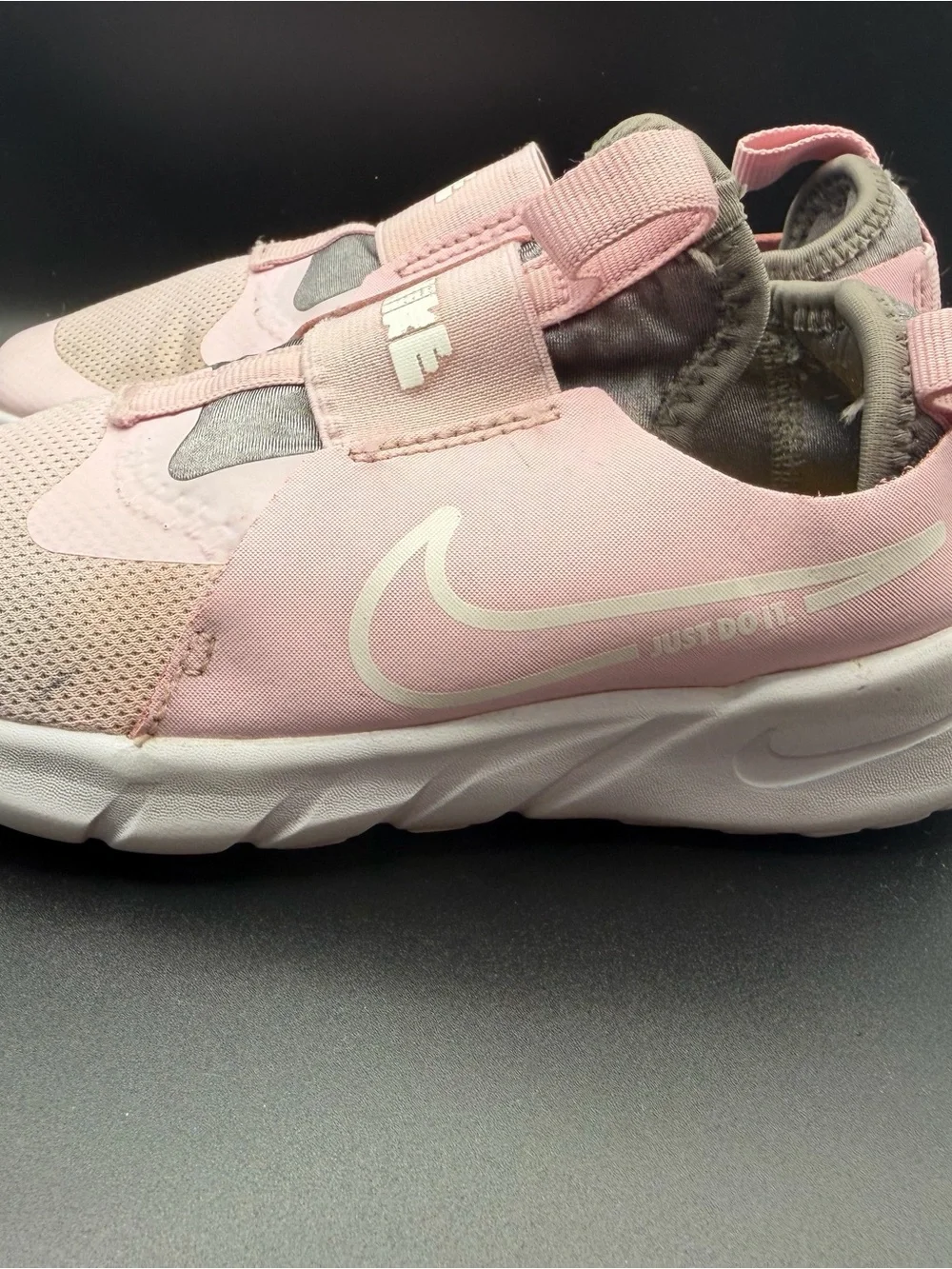 Nike Girls Little Kid Flex Runner 2 Slip on Sneaker:pink foam,white Size 1Y US